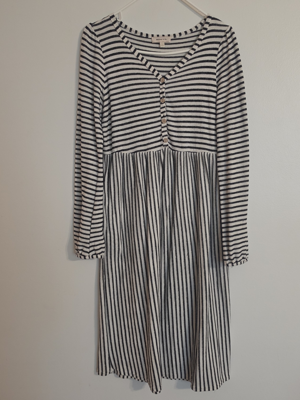 Women's Black and White Striped Long-Sleeve Boutique Dress